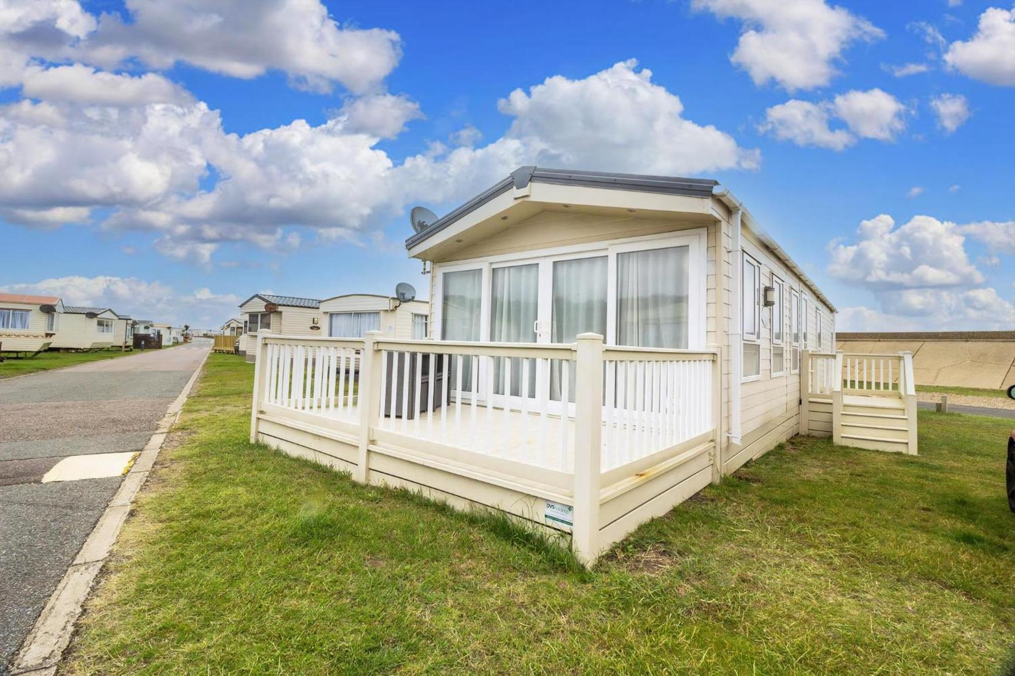 Beautiful 6 Berth Caravan By The Beach In Suffolk Ref 40076Nd Lowestoft Exterior photo